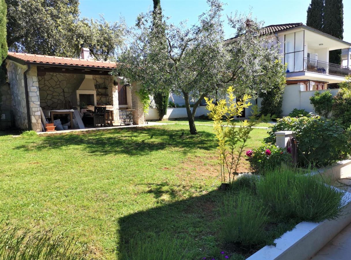 Apartments Dina Pola Esterno foto